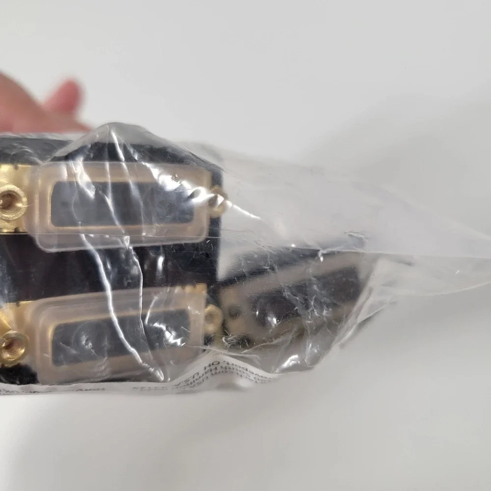 StarTechcom DVI-D to 2x DVI-D Digital Video Splitter Cable 1ft 30cm DV1SPL1DD